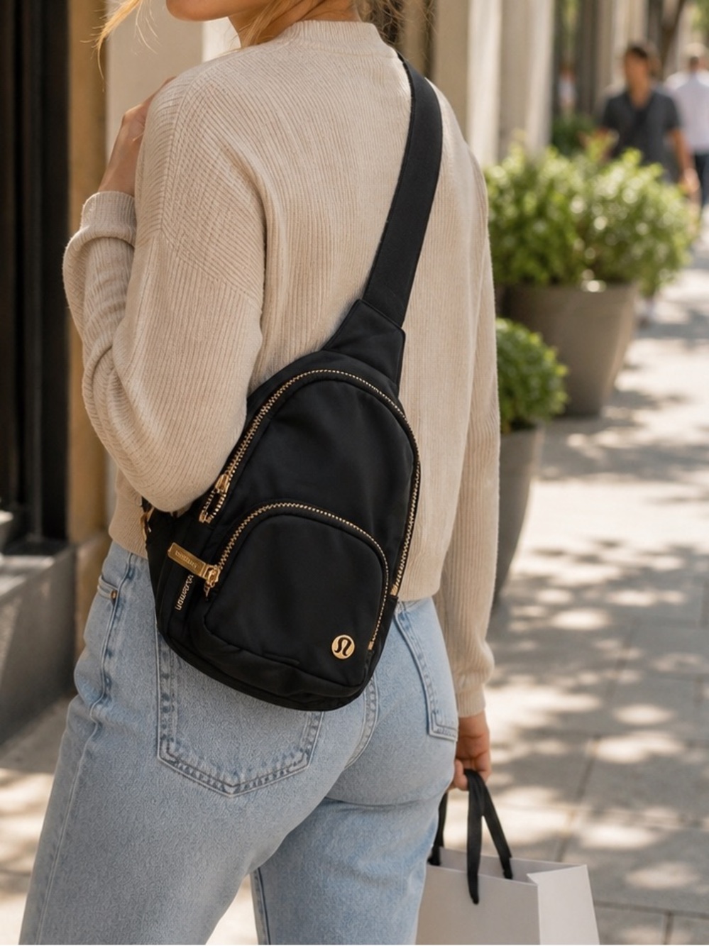 LULULEMON ATHLETICA BLACK N GOLD HARDWARE EVERYWHERE SLING BAG (small 2L) - Picture 1 of 6